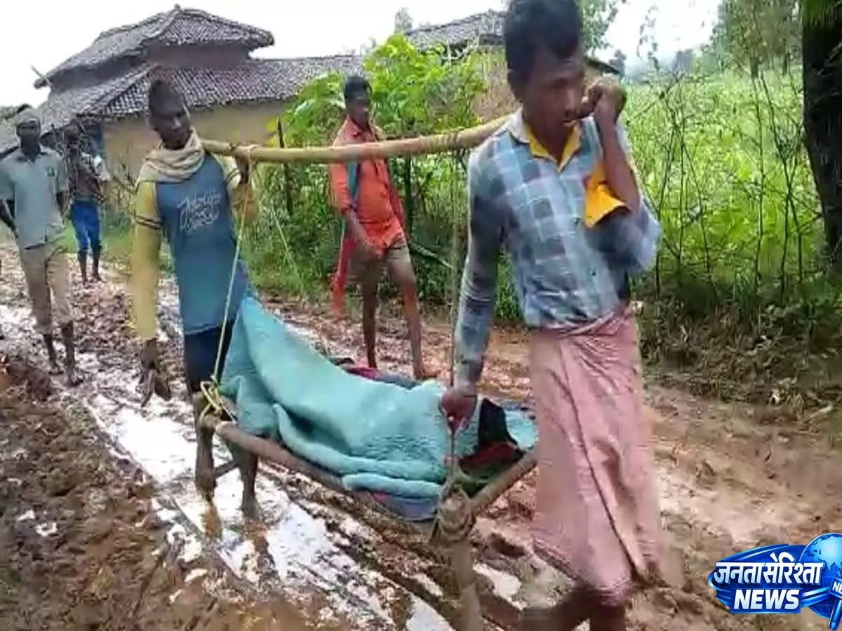 Jharkhand: सड़क नहीं बनी बाधा, 108 एंबुलेंस टीम ने खाट पर गर्भवती को पहुंचाया अस्पताल Jharkhand: सड़क नहीं बनी बाधा, 108 एंबुलेंस टीम ने खाट पर गर्भवती को पहुंचाया अस्पताल
