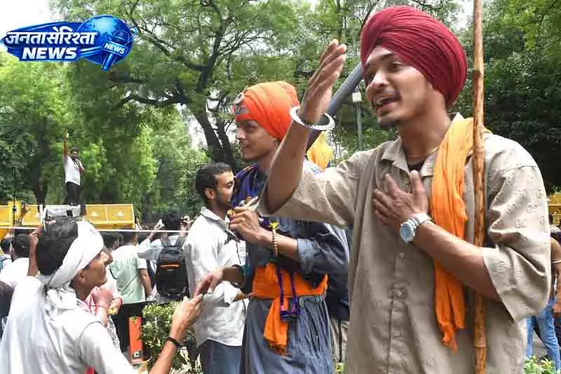 Delhi जंतर-मंतर पर सिख कार्यकर्ता जुटे Delhi जंतर-मंतर पर सिख कार्यकर्ता जुटे