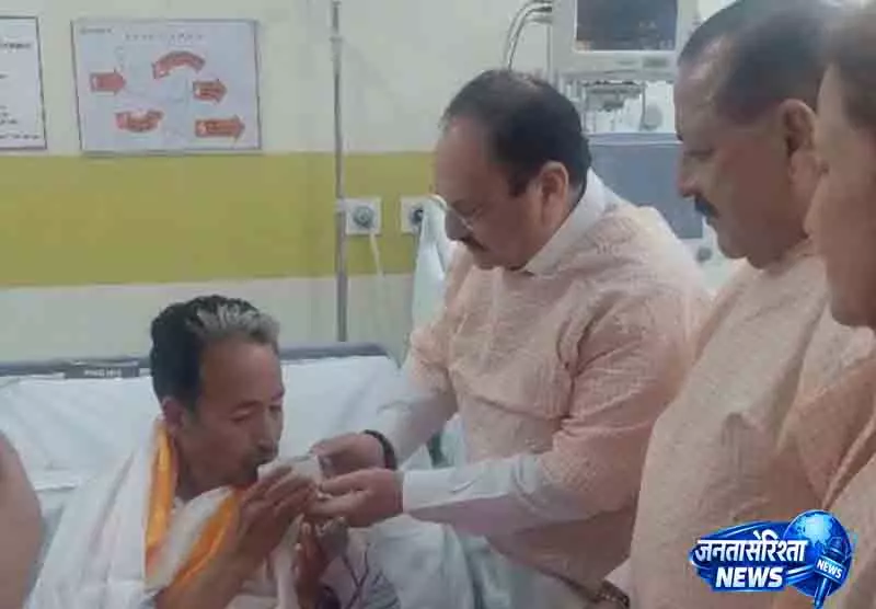 Delhi 27 दिन बाद वांगचुक ने तोड़ी भूख हड़ताल Delhi 27 दिन बाद वांगचुक ने तोड़ी भूख हड़ताल