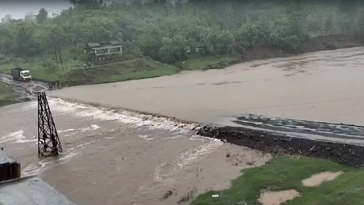 Mumbai: बारिश से पालघर बेहाल, डहाणू और तलासरी में जलभराव ने बढ़ाई मुश्किलें Mumbai: बारिश से पालघर बेहाल, डहाणू और तलासरी में जलभराव ने बढ़ाई मुश्किलें