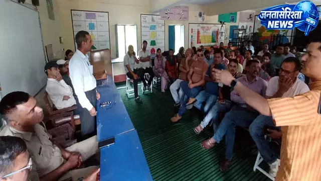 GIC बांगीधार में छात्रों के बाल काटने पर हंगामा GIC बांगीधार में छात्रों के बाल काटने पर हंगामा