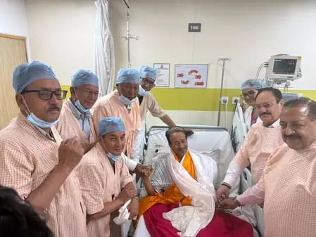 वांगचुक के अनशन खत्म करने पर केंद्रीय मंत्रियों का दावा, छात्रों को न्याय दिलाने के लिए पीएम मोदी प्रतिबद्ध वांगचुक के अनशन खत्म करने पर केंद्रीय मंत्रियों का दावा, छात्रों को न्याय दिलाने के लिए पीएम मोदी प्रतिबद्ध