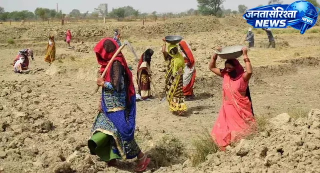 फेस अथेंटिफिकेशन से बदली मजदूरों की हाजिरी, गोरखपुर में 8 गुना तक गिरावट फेस अथेंटिफिकेशन से बदली मजदूरों की हाजिरी, गोरखपुर में 8 गुना तक गिरावट