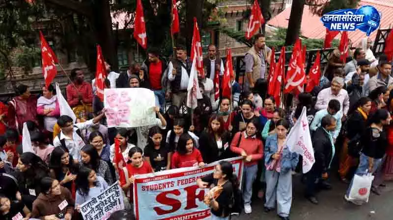 Shimla NEET विवाद पर छात्रों का आंदोलन जारी Shimla NEET विवाद पर छात्रों का आंदोलन जारी
