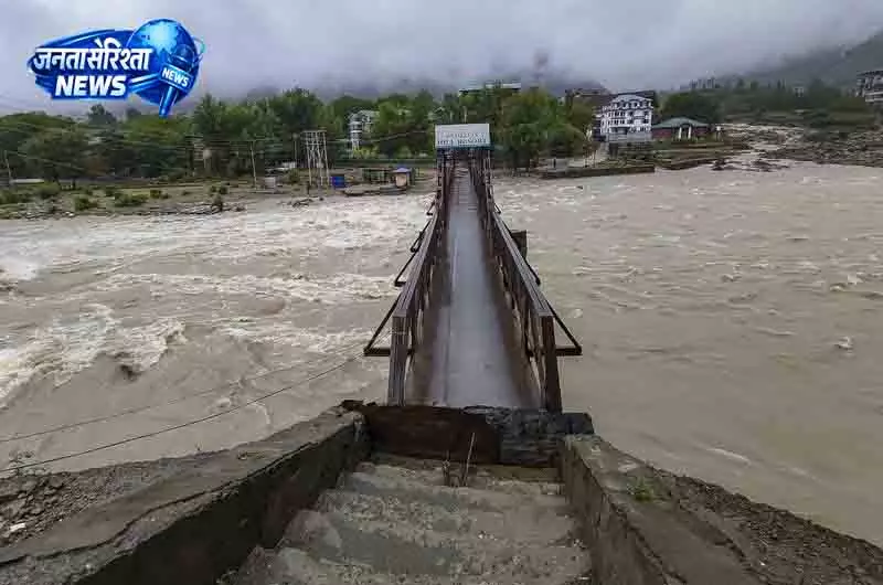 Kashmir में बाढ़ का खतरा बरकरार Kashmir में बाढ़ का खतरा बरकरार