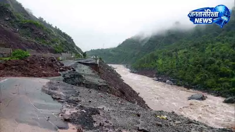 बारिश से Jammu-Srinagar हाईवे दूसरे दिन बंद बारिश से Jammu-Srinagar हाईवे दूसरे दिन बंद