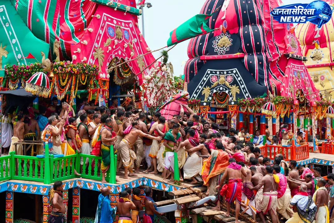 पुरी में बहुड़ा यात्रा शुरू, भगवान जगन्नाथ की श्रीमंदिर वापसी पुरी में बहुड़ा यात्रा शुरू, भगवान जगन्नाथ की श्रीमंदिर वापसी