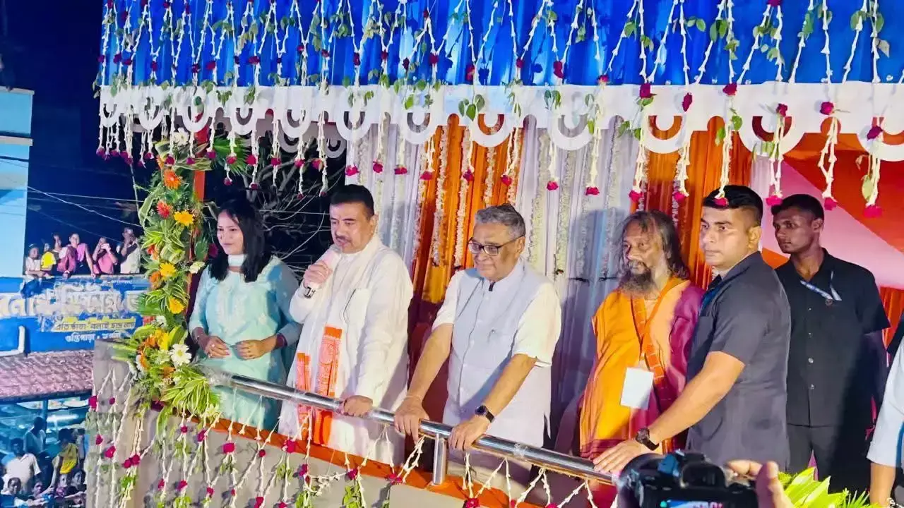 Hooghly: सदियों पुरानी भंडार लूट परंपरा का साक्षी बने मुख्यमंत्री शुभेंदु अधिकारी Hooghly: सदियों पुरानी भंडार लूट परंपरा का साक्षी बने मुख्यमंत्री शुभेंदु अधिकारी