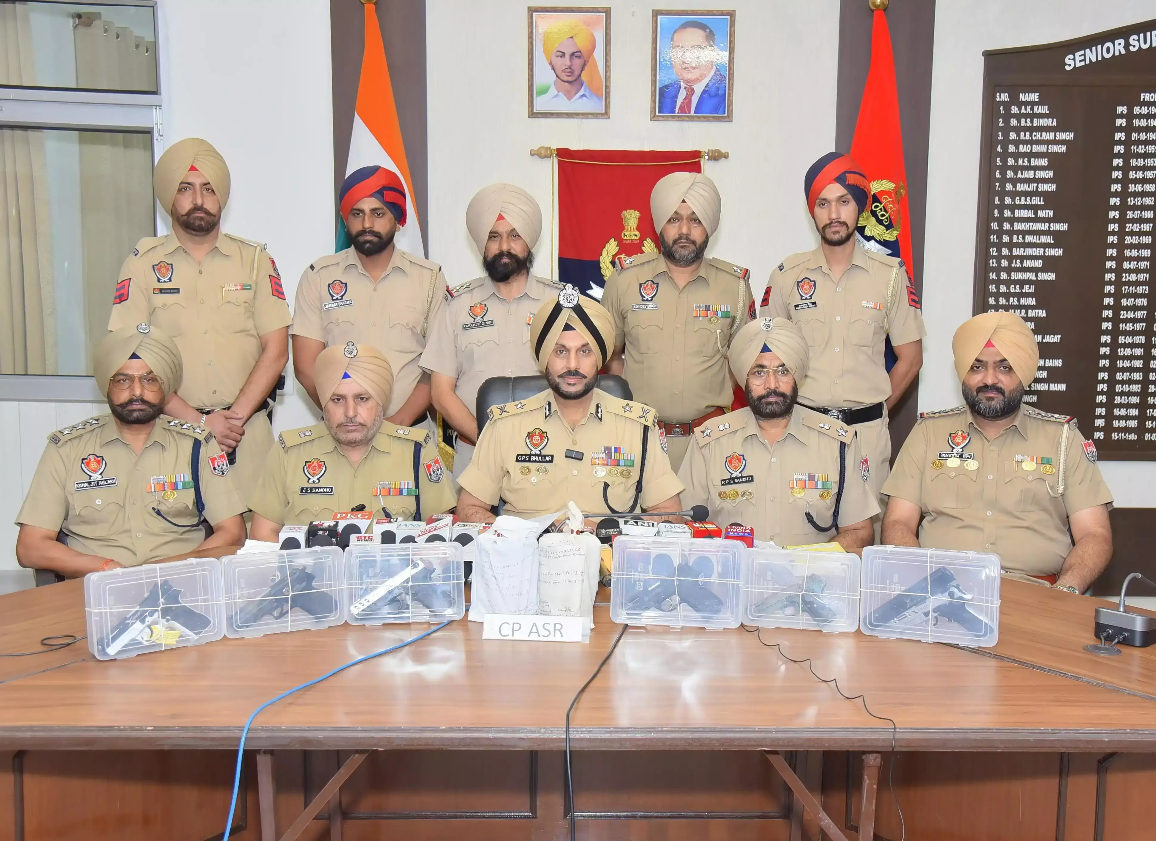 Chandigarh: अमृतसर पुलिस की बड़ी कार्रवाई, हथियार तस्करी मामले में दो गिरफ्तार Chandigarh: अमृतसर पुलिस की बड़ी कार्रवाई, हथियार तस्करी मामले में दो गिरफ्तार
