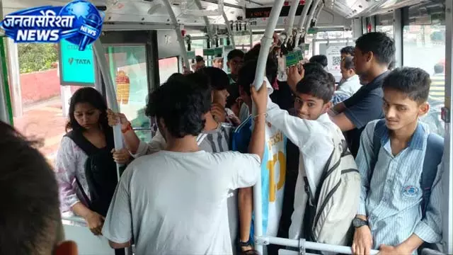 जंतर-मंतर पर भारी विरोध: 18 मेट्रो स्टेशन बंद, थमी लुटियंस दिल्ली की रफ्तार, स्कूली बच्चे बेहाल जंतर-मंतर पर भारी विरोध: 18 मेट्रो स्टेशन बंद, थमी लुटियंस दिल्ली की रफ्तार, स्कूली बच्चे बेहाल