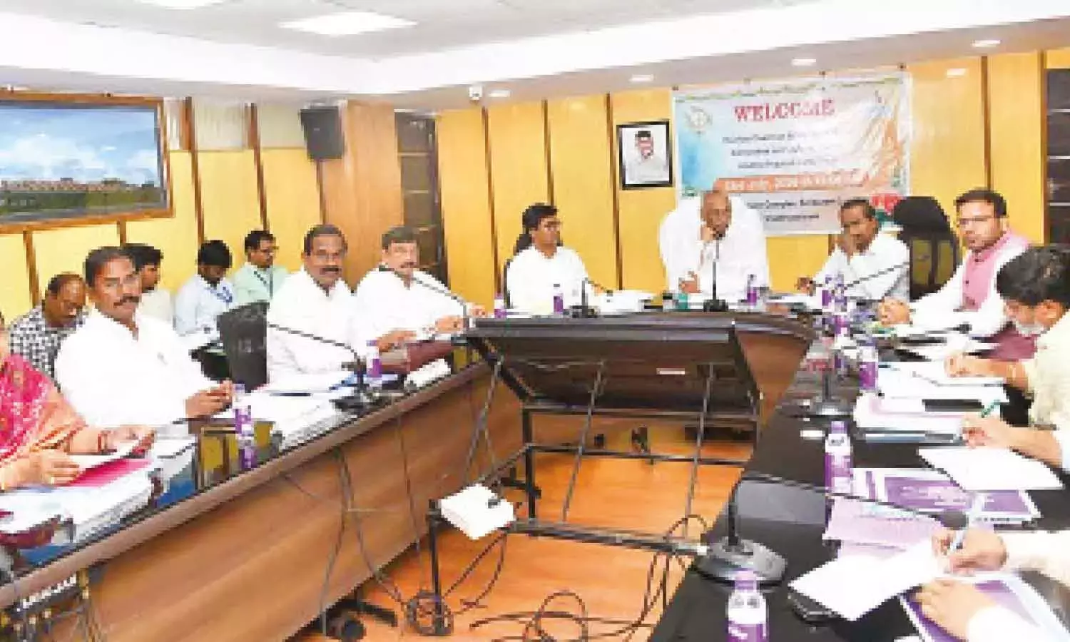 AP लेजिस्लेटिव पीएसी ने GVMC के लंबित व्यावसायिक कर बकाया की समीक्षा की AP लेजिस्लेटिव पीएसी ने GVMC के लंबित व्यावसायिक कर बकाया की समीक्षा की