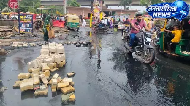 कांवड़ यात्रा से पहले दावों की खुली पोल: जर्जर सड़कें और जगह-जगह गंदगी से परेशान शिवभक्त कांवड़ यात्रा से पहले दावों की खुली पोल: जर्जर सड़कें और जगह-जगह गंदगी से परेशान शिवभक्त