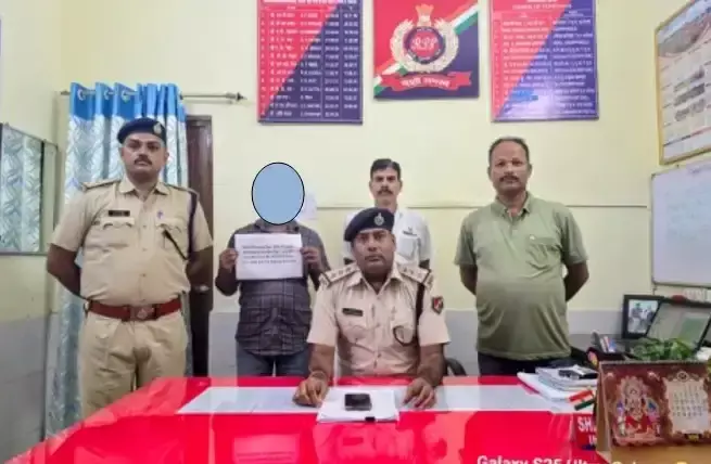 Kharagpur: ई-टिकट फर्जीवाड़े पर आरपीएफ सख्त, आरोपी के डिजिटल साक्ष्य जब्त Kharagpur: ई-टिकट फर्जीवाड़े पर आरपीएफ सख्त, आरोपी के डिजिटल साक्ष्य जब्त