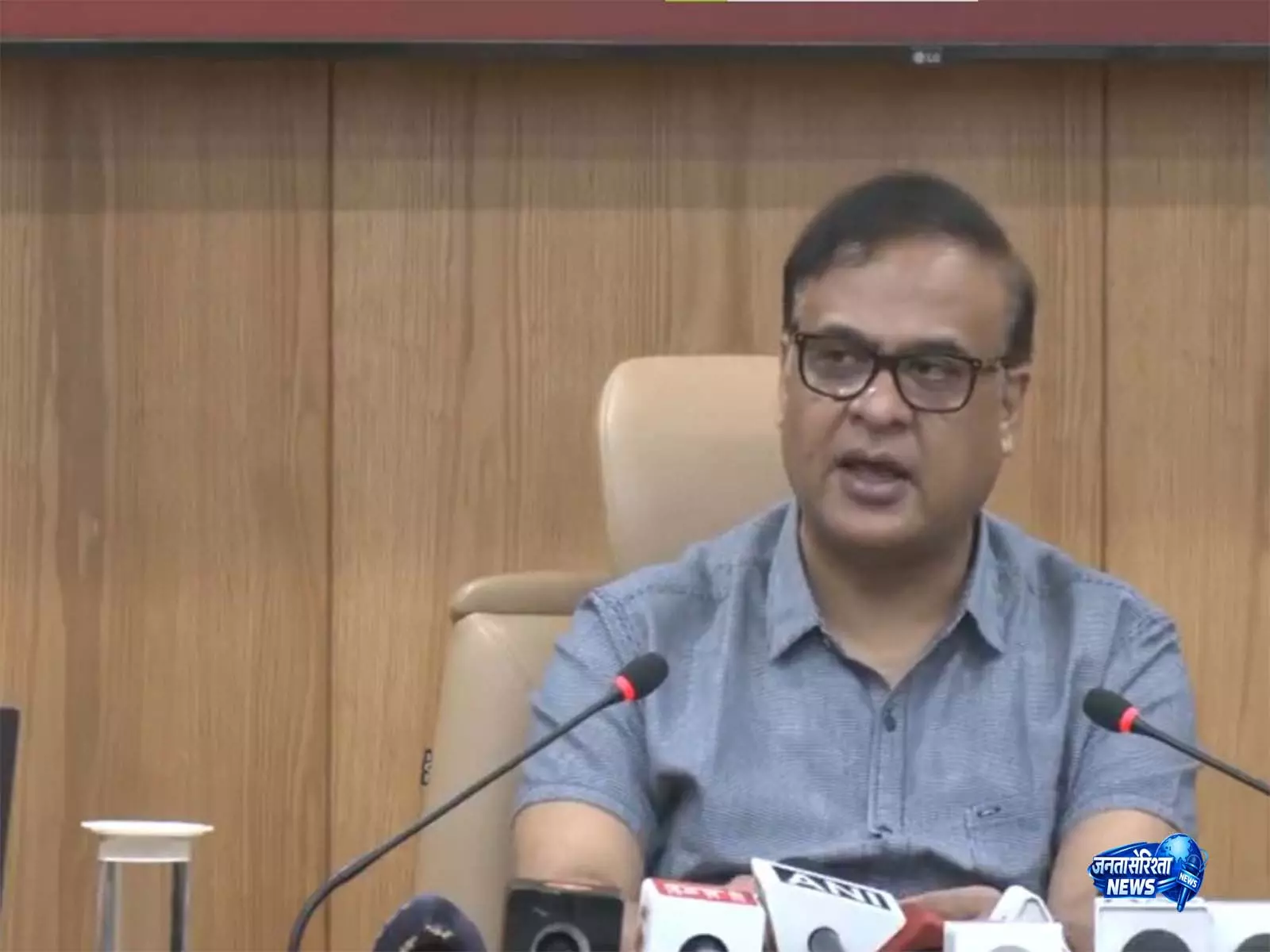 असम बाढ़ पर CM सरमा का अलर्ट, बोले बढ़ सकता है मौतों का आंकड़ा असम बाढ़ पर CM सरमा का अलर्ट, बोले बढ़ सकता है मौतों का आंकड़ा