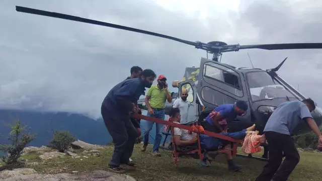 पहाड़ों में स्वास्थ्य संकट, प्रशासन ने संभाला मोर्चा पहाड़ों में स्वास्थ्य संकट, प्रशासन ने संभाला मोर्चा