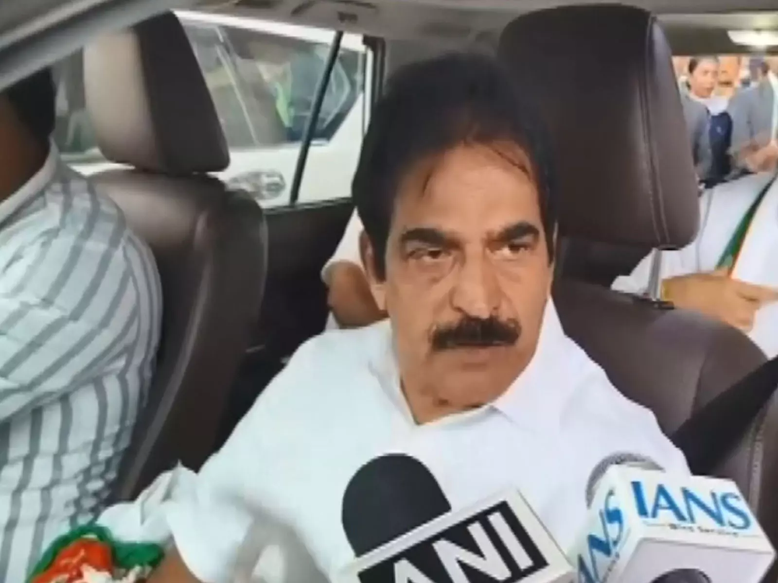 कर्नाटक कांग्रेस जिला अध्यक्षों पर फैसला जल्द, Venugopal ने दिया संकेत कर्नाटक कांग्रेस जिला अध्यक्षों पर फैसला जल्द, Venugopal ने दिया संकेत