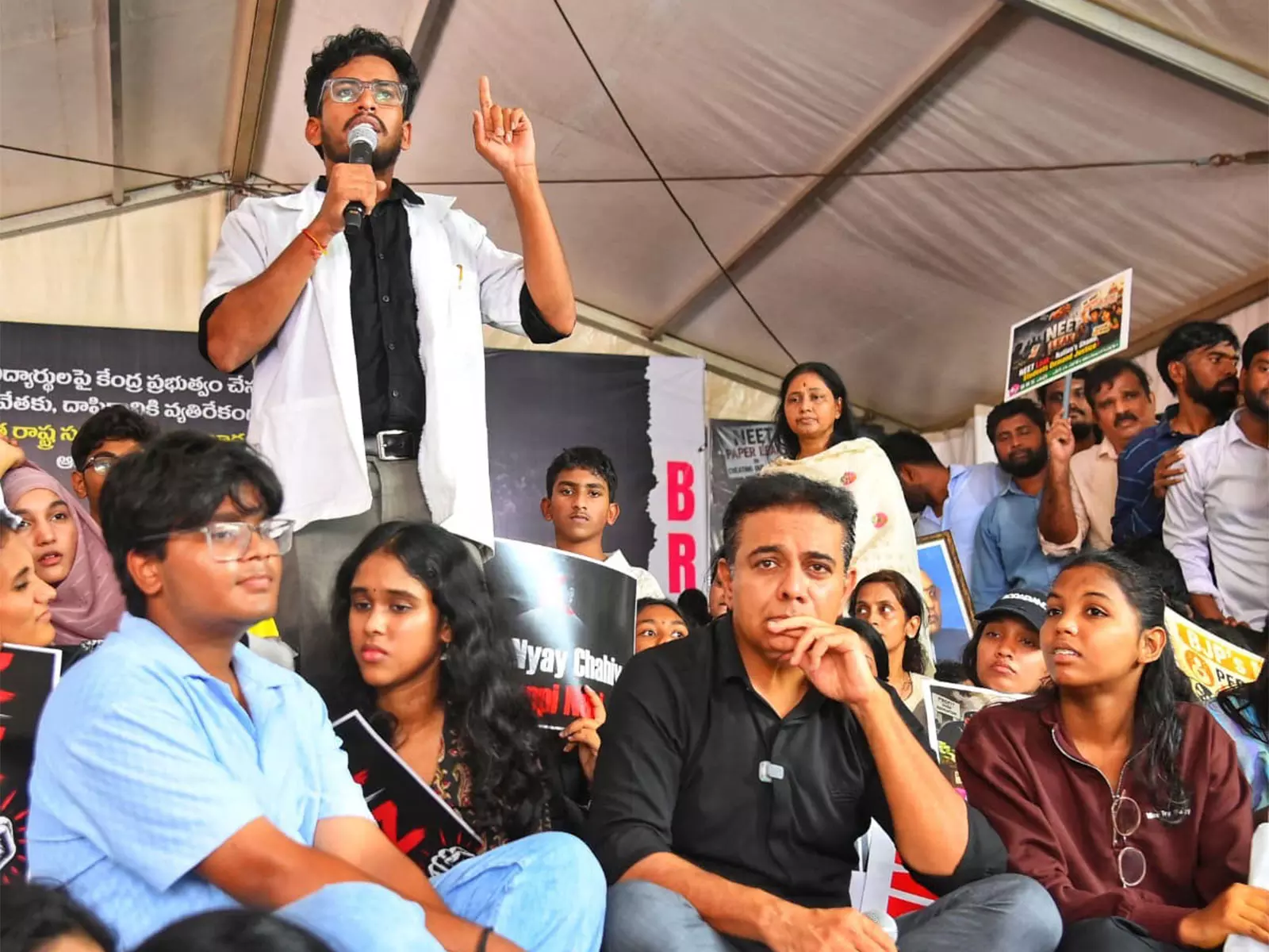 यह लड़ाई न्याय और जवाबदेही के लिए है, सिर्फ़ पेपर लीक के लिए नहीं: BRS के कार्यकारी अध्यक्ष KTR यह लड़ाई न्याय और जवाबदेही के लिए है, सिर्फ़ पेपर लीक के लिए नहीं: BRS के कार्यकारी अध्यक्ष KTR