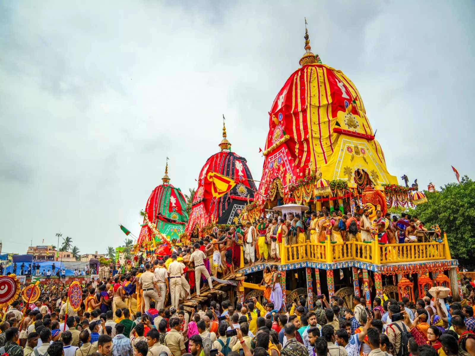 पुरी बहुड़ा रथ यात्रा में उमड़ी भीड़, स्वास्थ्य व्यवस्था और एंबुलेंस कॉरिडोर तैयार पुरी बहुड़ा रथ यात्रा में उमड़ी भीड़, स्वास्थ्य व्यवस्था और एंबुलेंस कॉरिडोर तैयार