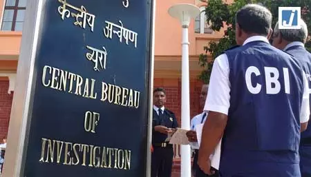 वाराणसी में 1.70 लाख रुपए की रिश्वत लेने के आरोप में सीनियर रेलवे अधिकारी गिरफ्तार वाराणसी में 1.70 लाख रुपए की रिश्वत लेने के आरोप में सीनियर रेलवे अधिकारी गिरफ्तार