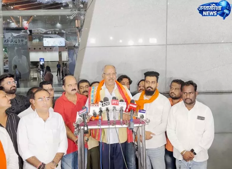 कॉकरोच जनता पार्टी को लेकर बृजमोहन अग्रवाल ने दिया बड़ा बयान कॉकरोच जनता पार्टी को लेकर बृजमोहन अग्रवाल ने दिया बड़ा बयान