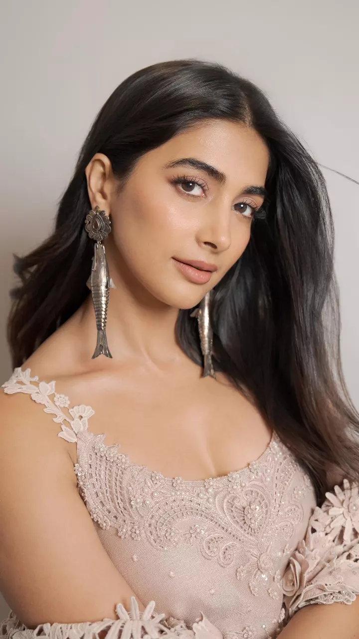 धोती-कुर्ता सेट पहन पूजा हेगड़े ने बिखेरा ट्रेडिशनल चार्म धोती-कुर्ता सेट पहन पूजा हेगड़े ने बिखेरा ट्रेडिशनल चार्म