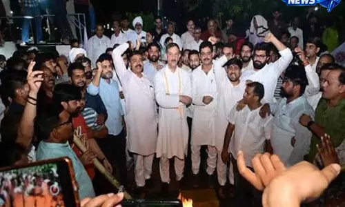 पेपर लीक विवाद पर कांग्रेस सड़कों पर, 258 ब्लॉकों में कैंडल मार्च निकाल केंद्र सरकार को घेरा पेपर लीक विवाद पर कांग्रेस सड़कों पर, 258 ब्लॉकों में कैंडल मार्च निकाल केंद्र सरकार को घेरा