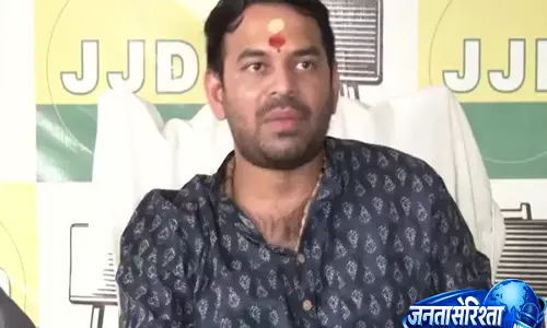 बिहार राजनीति में बड़ा उलटफेर, बांकीपुर उपचुनाव में प्रशांत किशोर के साथ आए तेज प्रताप यादव