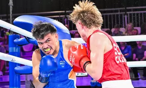 सीडब्ल्यूजी 2026: जादुमनी का दमदार आगाज, 5-0 से जीत दर्ज कर बनाई राउंड ऑफ 16 में जगह सीडब्ल्यूजी 2026: जादुमनी का दमदार आगाज, 5-0 से जीत दर्ज कर बनाई राउंड ऑफ 16 में जगह