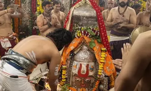 देवशयनी एकादशी पर बाबा महाकाल का वैष्णव तिलक लगाकर अद्भुत शृंगार, चार महीने शिव करेंगे सृष्टि का संचालन