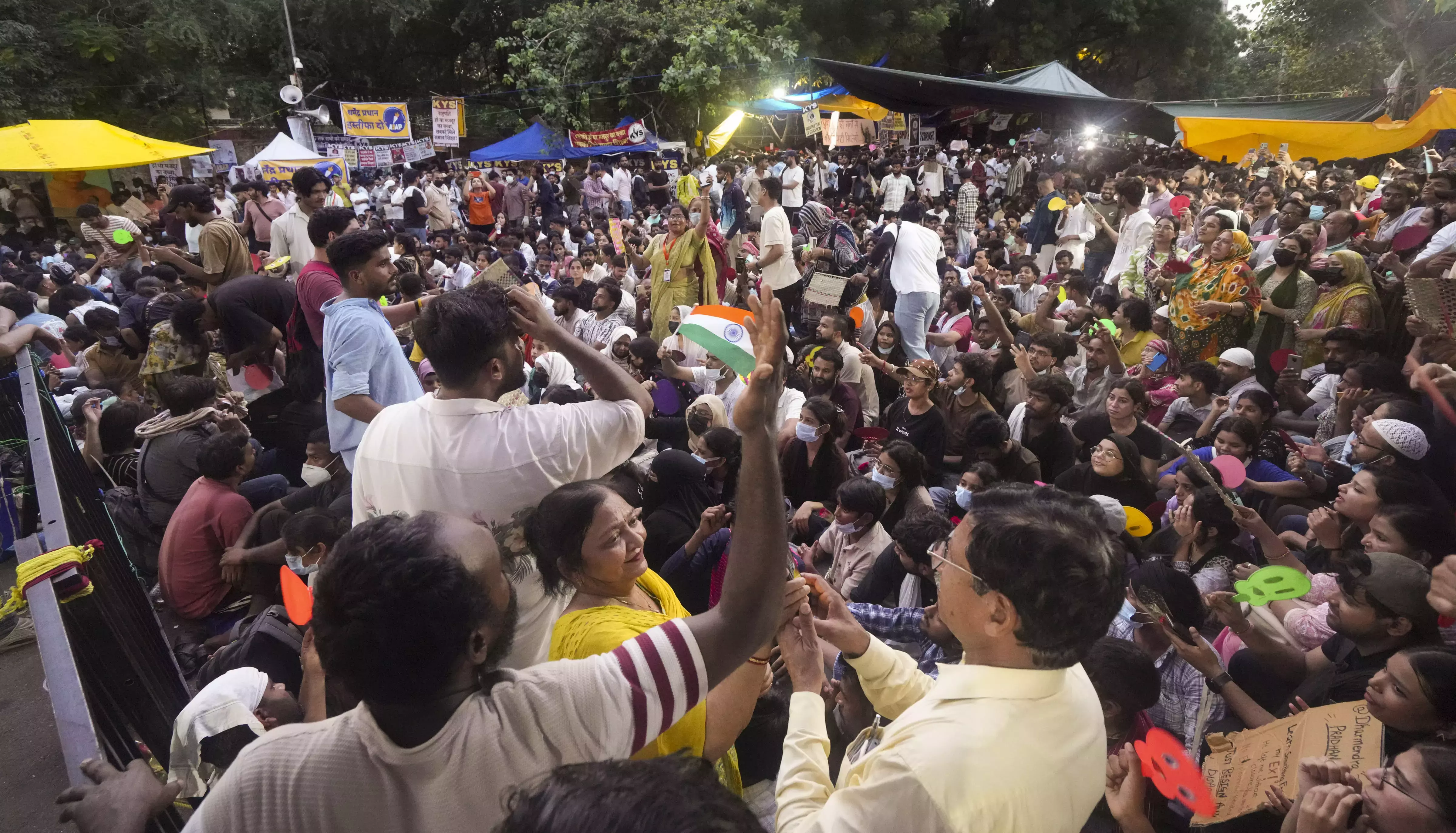 Hyderabad विश्वविद्यालय का विरोध प्रदर्शन परीक्षा विवाद से लेकर व्यापक युवा रोजगार गणना तक फैल गया है Hyderabad विश्वविद्यालय का विरोध प्रदर्शन परीक्षा विवाद से लेकर व्यापक युवा रोजगार गणना तक फैल गया है