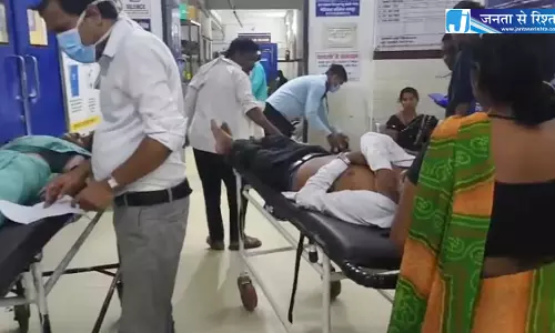 बलौदाबाजार में 16 यात्री घायल, नेशनल हाईवे में बस-ट्रक की हुई भिड़ंत