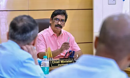 CM सोरेन का सख्त आदेश, तस्करों पर करें कार्रवाई CM सोरेन का सख्त आदेश, तस्करों पर करें कार्रवाई