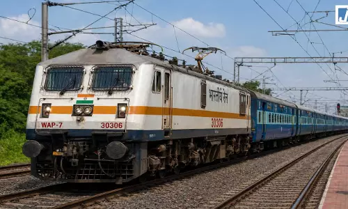 जब ट्रेन में आमने-सामने आए पति-पत्नी और वो...पुलिस के भी उड़े होश जब ट्रेन में आमने-सामने आए पति-पत्नी और वो...पुलिस के भी उड़े होश