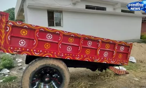 चतरा पुलिस ने ट्रैक्टर ट्रॉली चोरी मामले का किया खुलासा, नाबालिग आरोपी गिरफ्तार चतरा पुलिस ने ट्रैक्टर ट्रॉली चोरी मामले का किया खुलासा, नाबालिग आरोपी गिरफ्तार