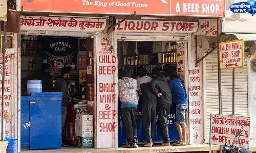 छात्र प्रदर्शन के चलते दिल्ली में शराब की दुकानें वीकेंड तक रात 8 बजे होंगी बंद