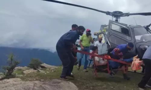 Rudraprayag: कालीशिला यात्रा में गुजरात के श्रद्धालु की बिगड़ी तबीयत, हेलीकॉप्टर से बचाई जान