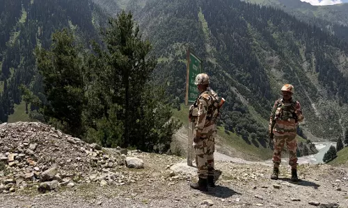 Jammu: एनएच-44 पर आवाजाही बहाल, कल से अमरनाथ यात्रा का काफिला रवाना Jammu: एनएच-44 पर आवाजाही बहाल, कल से अमरनाथ यात्रा का काफिला रवाना