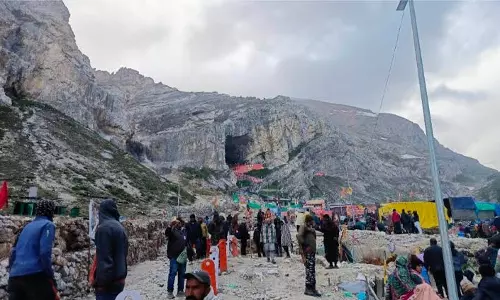Jammu: छह दिनों के विराम के बाद अमरनाथ यात्रा फिर शुरू, हजारों श्रद्धालु शामिल Jammu: छह दिनों के विराम के बाद अमरनाथ यात्रा फिर शुरू, हजारों श्रद्धालु शामिल