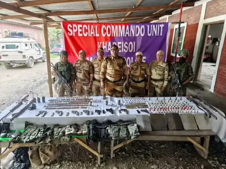 Imphal: सुरक्षा अभियान में बड़ी सफलता, मणिपुर से हथियार व विस्फोटक सामग्री जब्त