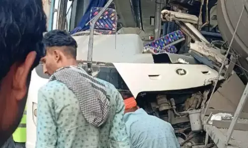 Dehri on Son: रोहतास सड़क हादसा: पर्यटक बस दुर्घटनाग्रस्त, 10 लोग घायल