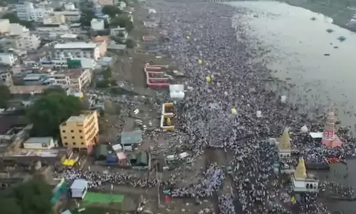 आषाढ़ी एकादशी पर पंढरपुर में उमड़ा आस्था का सैलाब आषाढ़ी एकादशी पर पंढरपुर में उमड़ा आस्था का सैलाब