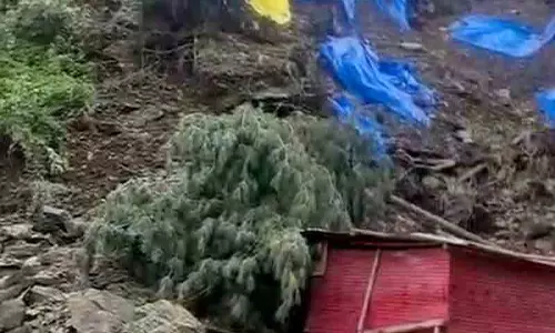 भूस्खलन के खतरे से Shimla में अलर्ट, 121 सड़कें बंद