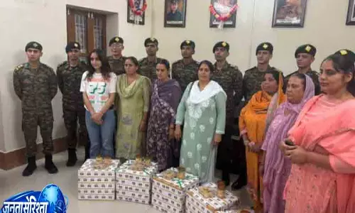 डोगरा अधिकारियों ने वीर नारियों को किया सम्मानित डोगरा अधिकारियों ने वीर नारियों को किया सम्मानित