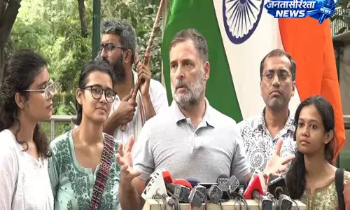 गिरफ्तारी और धमकियों के बावजूद नहीं झुकेगा छात्र आंदोलन: राहुल गांधी गिरफ्तारी और धमकियों के बावजूद नहीं झुकेगा छात्र आंदोलन: राहुल गांधी