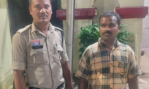 पुलिस ने बैकवर्ड लिंक पर कार्यवाही की, नशीली टेबलेट सप्लाई करने वाला बस चालक गिरफ्तार पुलिस ने बैकवर्ड लिंक पर कार्यवाही की, नशीली टेबलेट सप्लाई करने वाला बस चालक गिरफ्तार