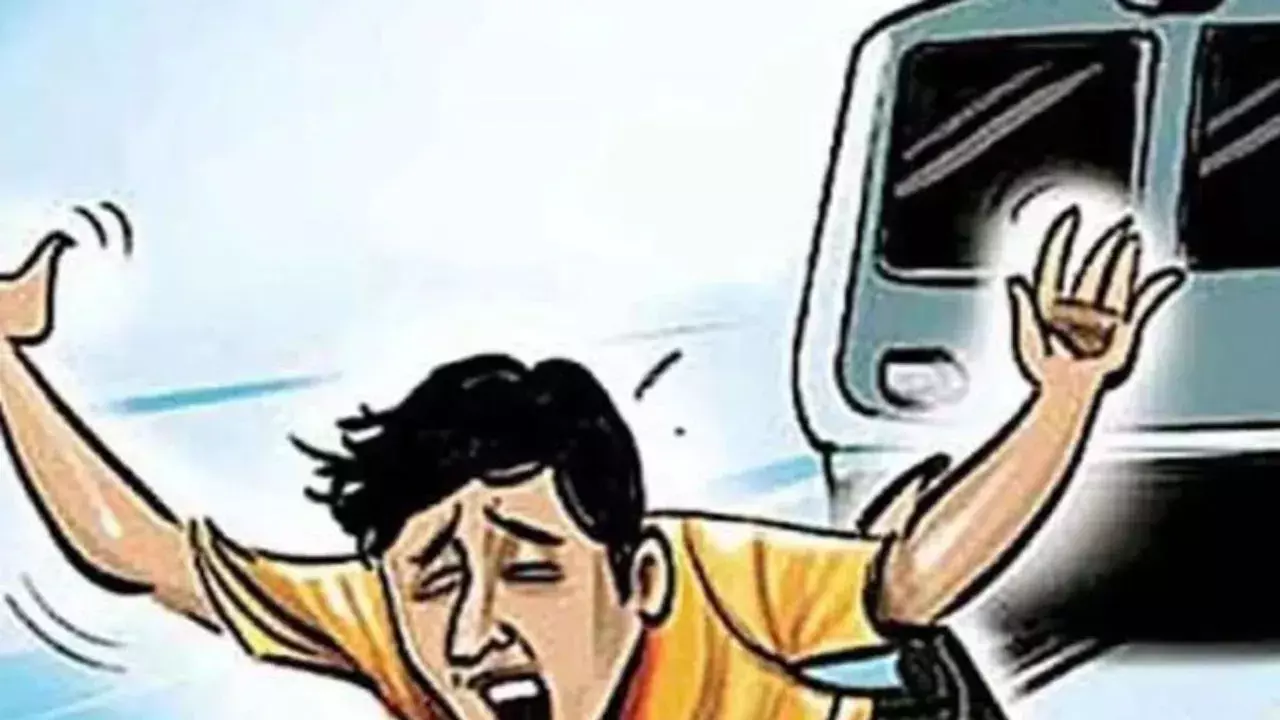 Narnail: रेलवे लाइन पार करते समय मालगाड़ी की चपेट में आया युवक