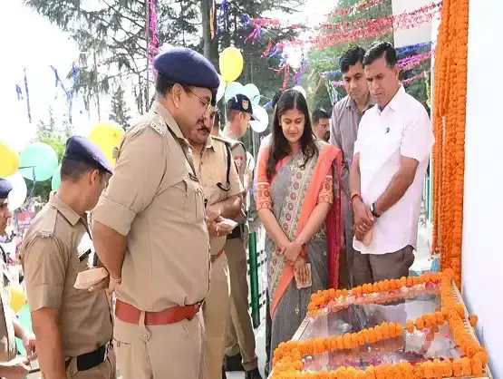 New Tehri: श्रीदेव सुमन की याद में आयोजित हुए श्रद्धांजलि कार्यक्रम और वृक्षारोपण New Tehri: श्रीदेव सुमन की याद में आयोजित हुए श्रद्धांजलि कार्यक्रम और वृक्षारोपण
