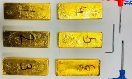 मुंबई एयरपोर्ट पर सोना तस्करी का खुलासा, 23.63 करोड़ का सोना जब्त मुंबई एयरपोर्ट पर सोना तस्करी का खुलासा, 23.63 करोड़ का सोना जब्त