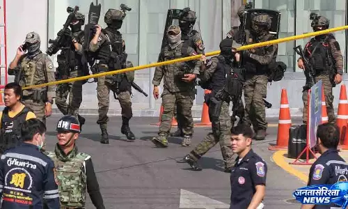 Bangkok थाई अधिकारी सैनिकों की हत्या के संदिग्धों की तलाश कर रहे