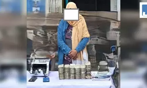 पुलिस ने ड्रग्स कारोबारियों तक पैसा पहुंचाने के आरोप में महिला को किया गिरफ्तार पुलिस ने ड्रग्स कारोबारियों तक पैसा पहुंचाने के आरोप में महिला को किया गिरफ्तार
